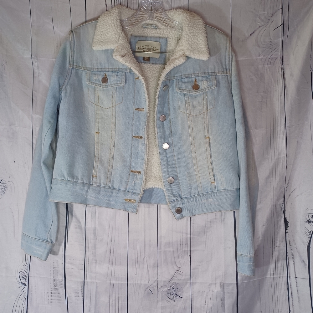 Ashley Vintage Charm Lightwash Distressed Denim Trucker Jacket Sherpa Lined